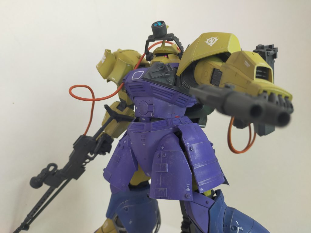 個人的にお気に入りの部分は頭部の3連スコープです!ゲルググは元々顔がカッコイイので、スコープを付けても違和感無く、より良くなりました😊