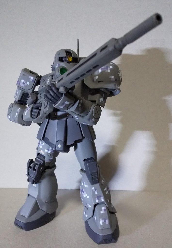 立て膝状態の時、スカートが干渉するので左だけカットしてます。