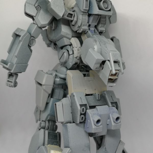 家にあるジャンクパーツで自分好みのガンダムタイプを製作しようとしています。デザインにご意見欲しいので助言ありましたら、教えていただきたいです。（3枚目）