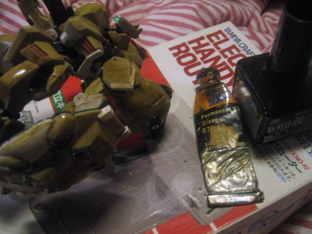 油絵の具のパーマネントオレンジをテレピン油で溶いたもので色調を変えます。（単調になるのを防ぐ為！）