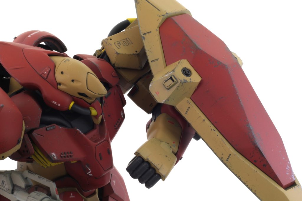 シールドのバルカンを機銃らしくディテールアップ横に薬莢が出てきそうなハッチを追加