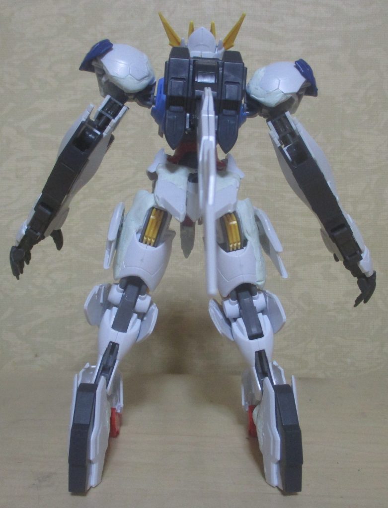 なお、バックパックは「バルバタウロス」のパーツを間に挟んで、無加工で付けてます(ベリアルのバックパックも同様です)。