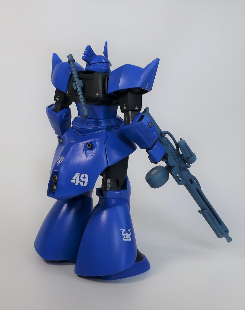 リアスカートはMGゲルググVer1の形状が好きなので、パテとプラ材で形状変更。