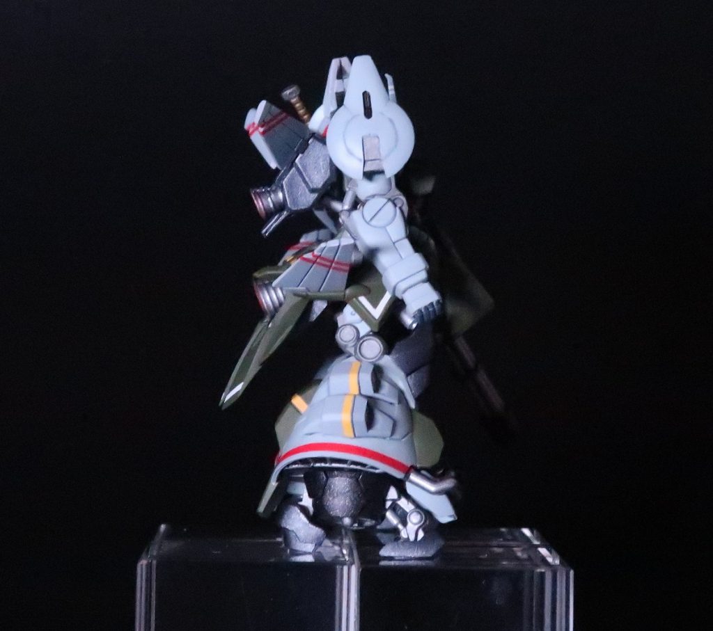 腰周りがアレンジ強めで形状がHGとまったく違うのでマーキングをどうするか迷いましたが、こんな感じになってます