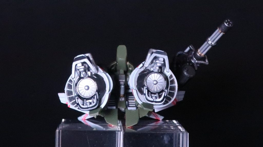 立たせたらほとんど見えないけど、足裏も一応塗ってあります