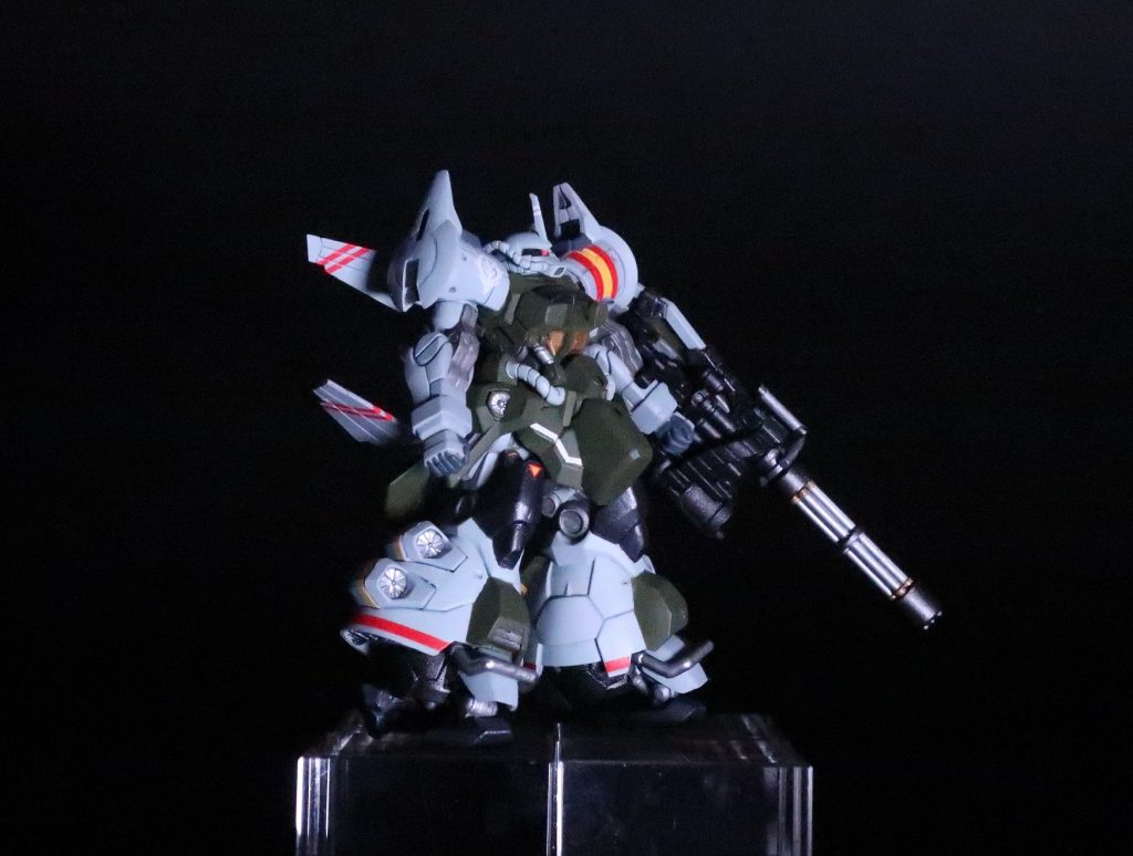 左手に比べて右手がちょっと寂しいヒートサーベル作って持たせても良かったかも