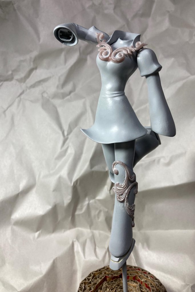 胸の飾り、折れてしまいました(泣)