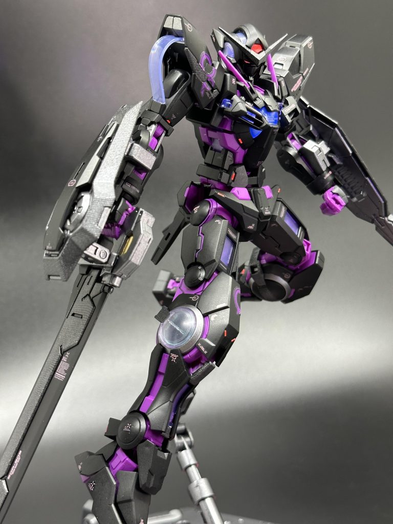 1点残念なのが、肩のGN供給コードの反発によりこれ以上腕を上げた姿勢を保持できませんでした。