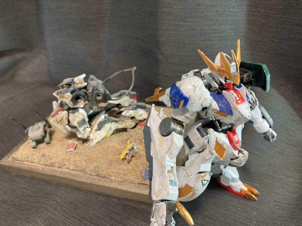 過去作のジオラマ（撮影した当時は頭がついてたw）と。これがこの後、後ろのようになるんですよねぇ……（泣