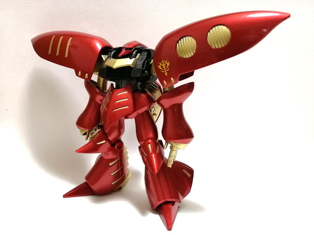 赤色部分はメタリックレッド、黄色部分はゴールドで塗装しました。メタリックレッドとゴールドの色合いがいいですね😄