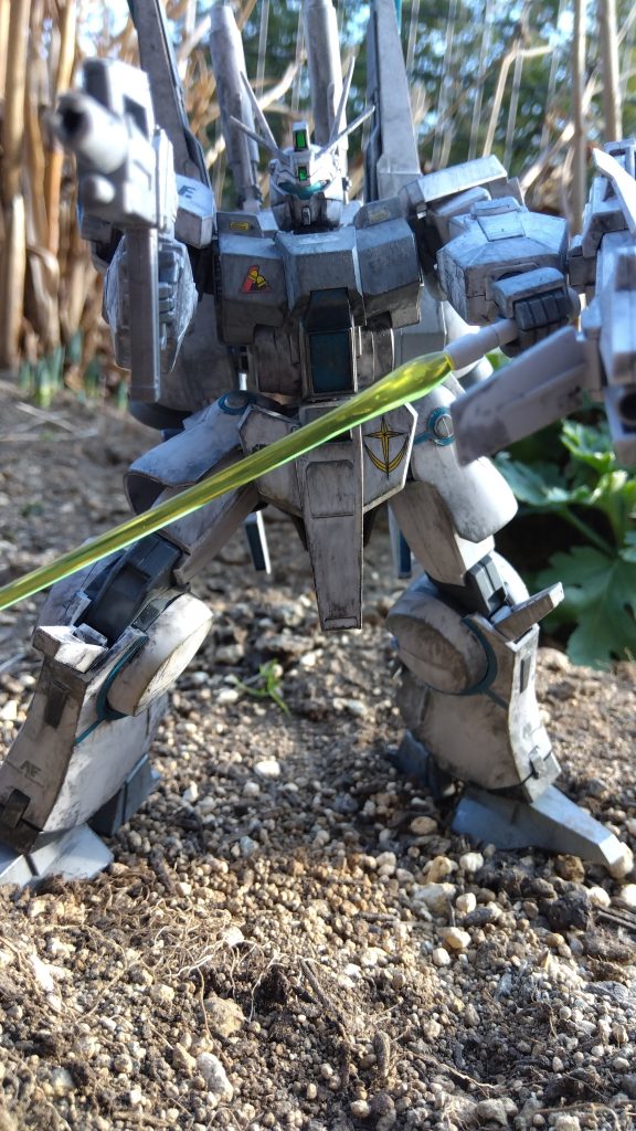しかし、こいつ、作ってて思ったんだけど、クッソデカい。下手なMGと同じくらいのサイズじゃね?ドーベンウルフ自体がデカいからそうなんだろうけど。しかし、好きなMSを作るのは嬉しいけど難しいよね。