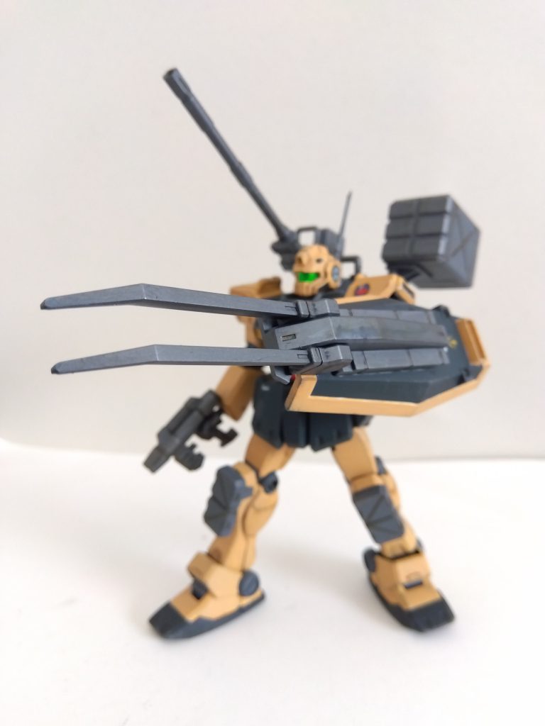 シールドに境界戦機ウェポンセットのクローを貼り付けました。近接戦闘にも使用できるが基本は地面固定用。