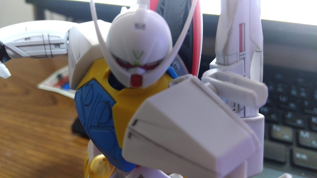 ついでに、額の∀マークはエナメルの墨入れ塗装を初めてやったわ。