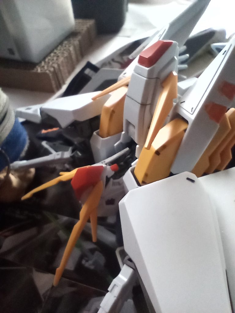 ほとんど何もしてないです。墨入れとちょっと部分塗装だけ。デティールの量がすごくてＨＧすげーなと思いました。あのポーズ↓