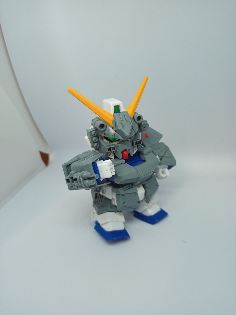 SDのアレックスには顔までアーマー付いてるからいい!バーン↓