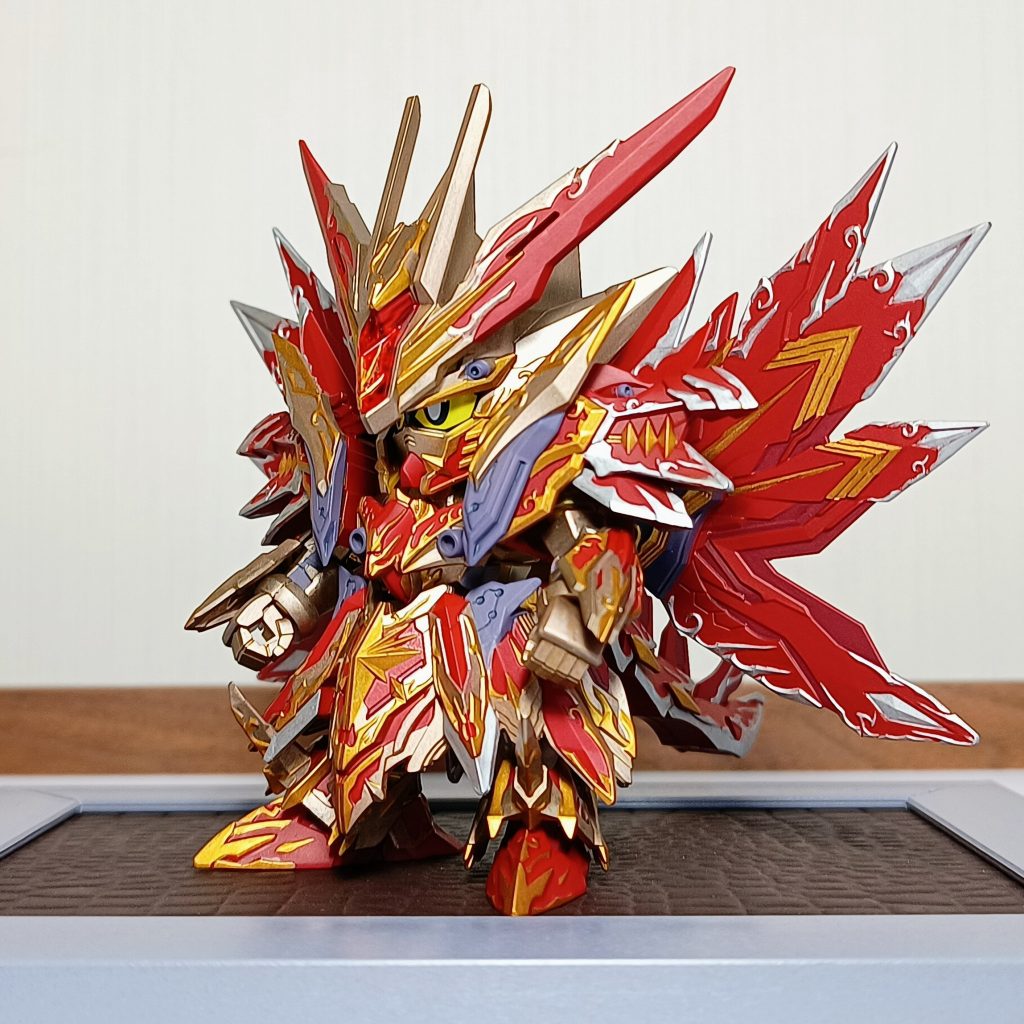 あちこち干渉しちゃってぜんぜんポーズが取れないというか、稼働は羽がパタパタと尻尾がピョコピョコできるくらいですね。