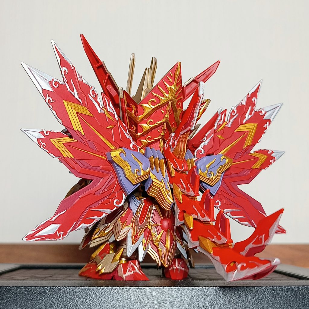 斜め後ろから。赤い!アンテナの裏側は私のスキルではどうしようもなかったです。