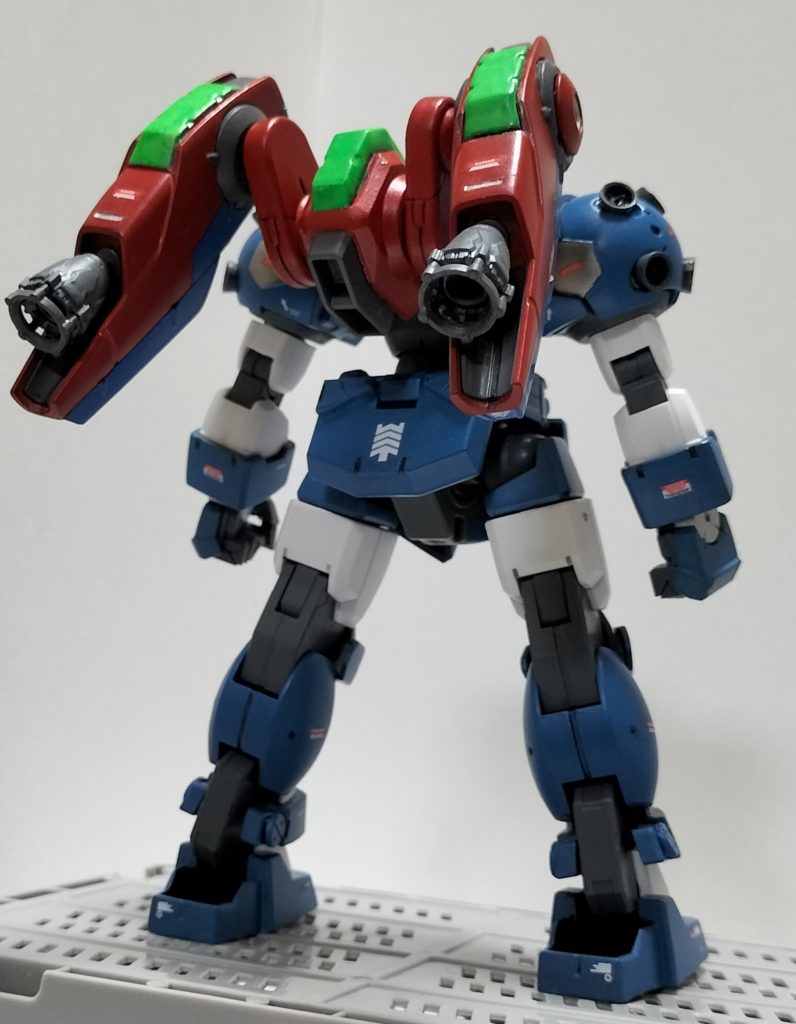 フライトユニットにビルダーズパーツの1/100バーニアを装着。重い機体もバッチリ飛ばせる感ある。