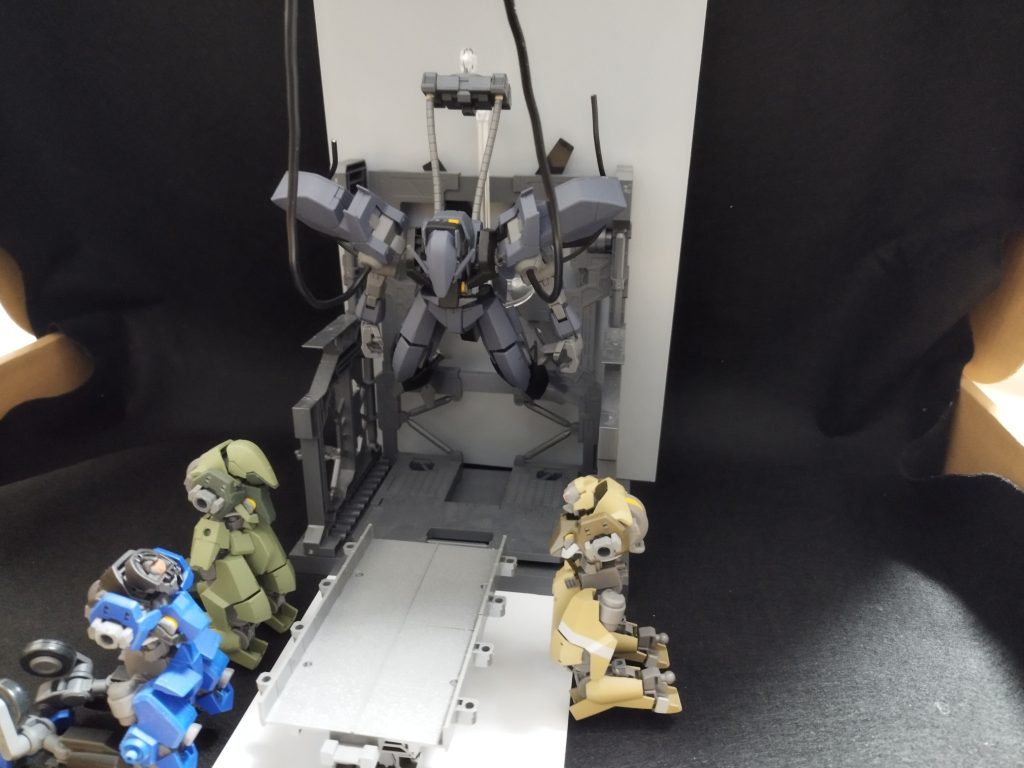 照明の具合で誤魔化してます