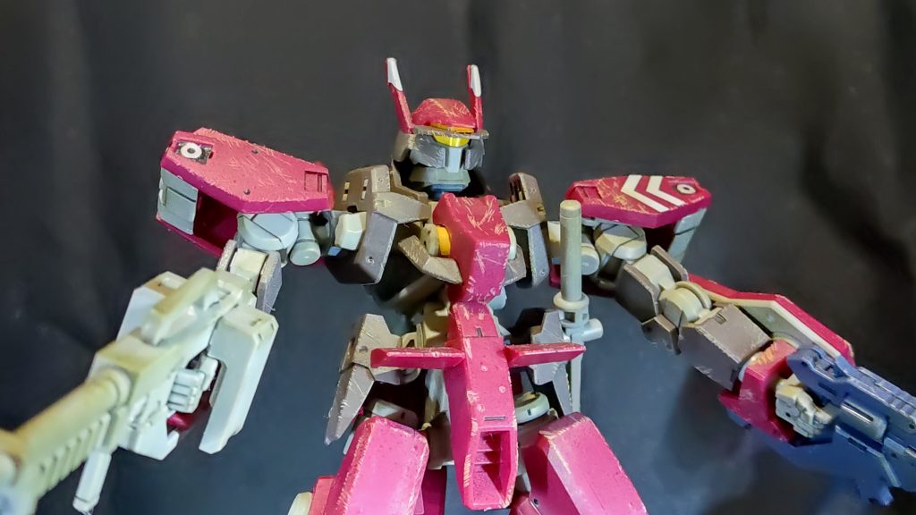 ダメージ加工は、デザインナイフで傷つける、マジなやつです。角に傷を多く付けるイメージで、ガシガシ削りました。その後にウェザリングマスターで軽く埃っぽくしています。