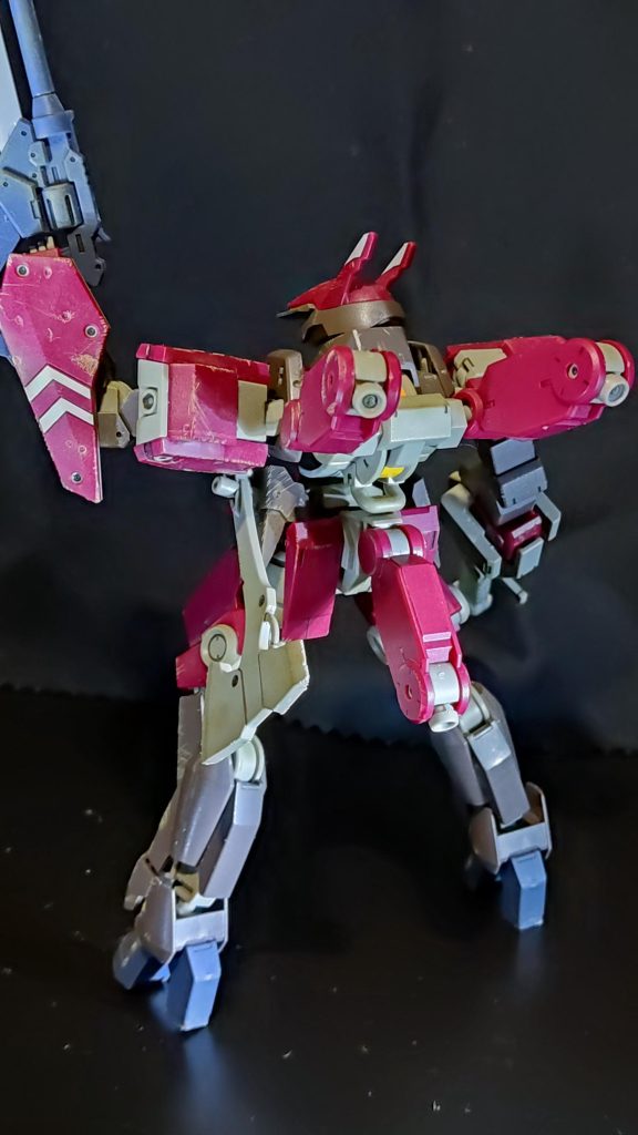 傷は正面から付くと想定したため、バックはあまり傷がありません。手抜きとも言います…