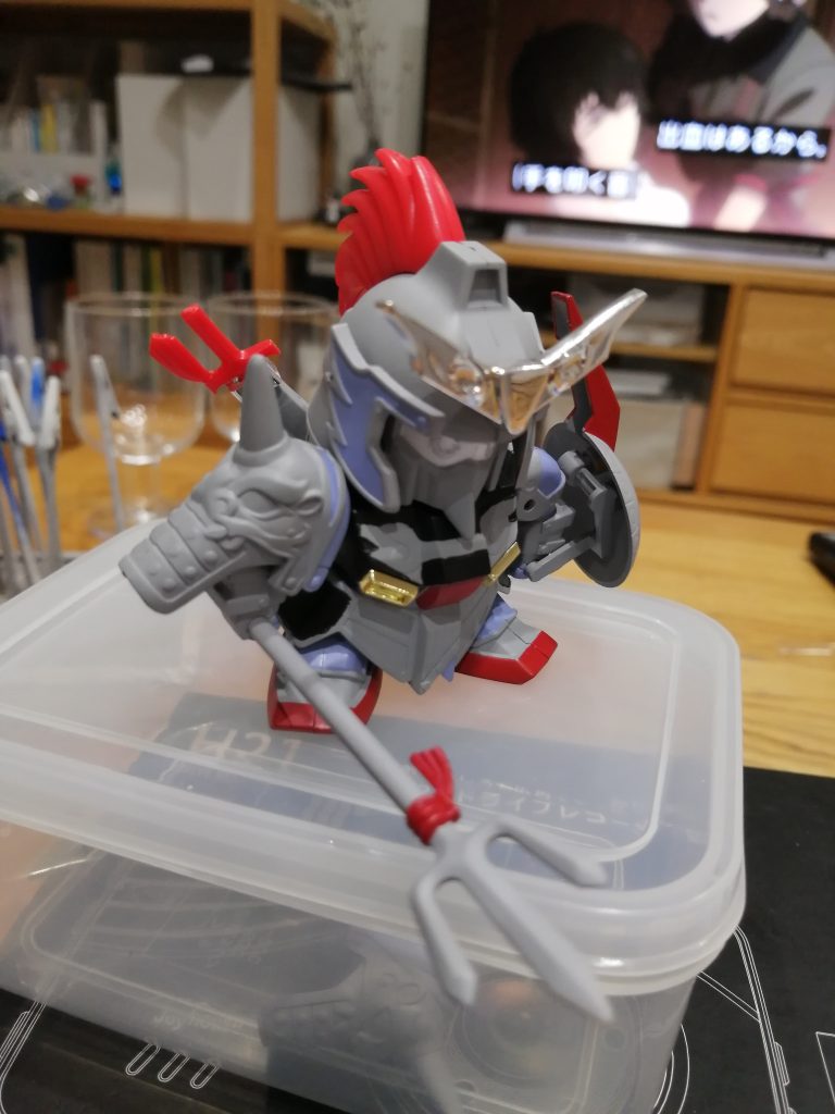 サフのまま手抜きで筆塗り開始。ここ最近、積みプラが多すぎて、こうでもしないと消化しきれません。皆さんどうやってガンプラ制作の時間をつくっていらっしゃるのでしょうか。良い時間の活用方法があれば教えて頂きたいです。