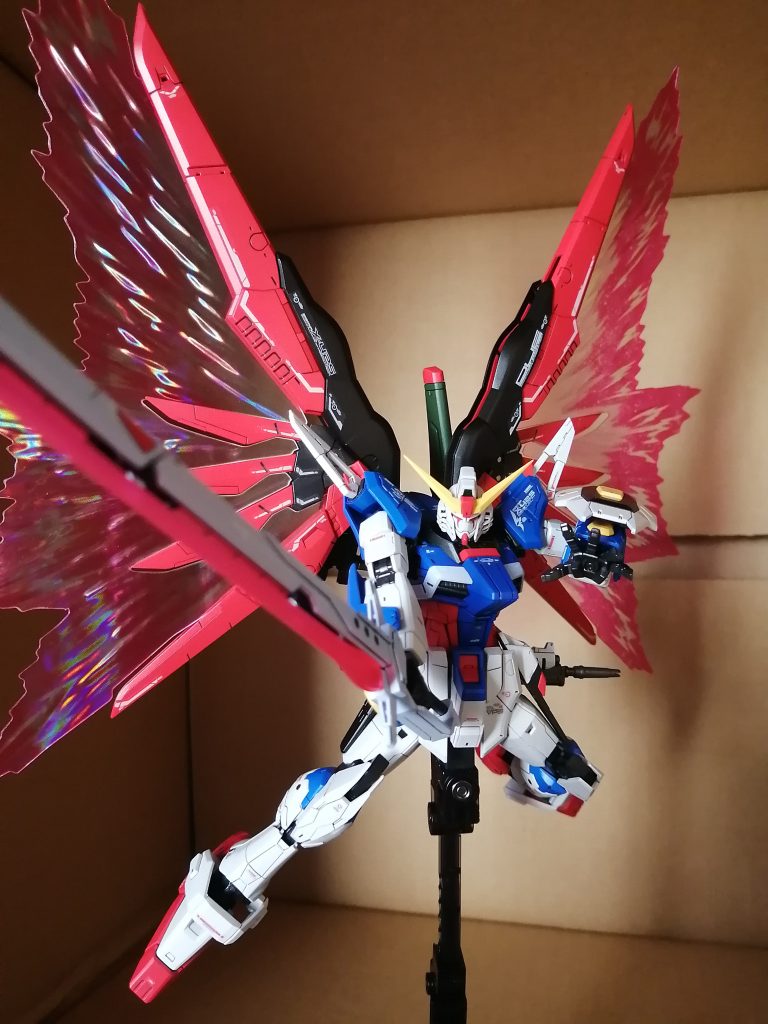 光の翼はプレバン限定の物をそのまま使用。デスティニーはいろいろ立体化されてますが私個人としてはリアルグレードの光の翼が一番再現度が高いと思います。別売りですがリアルグレードデスティニー所持している方には是非オススメします。