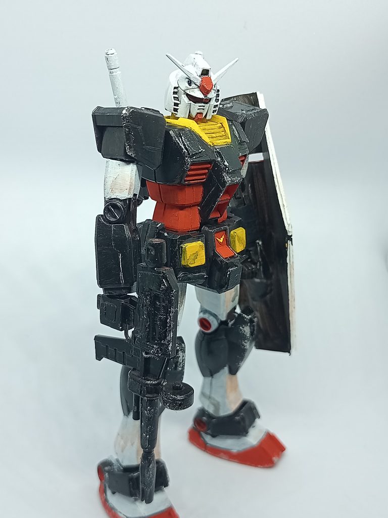 可動域は全然無いですが。十分カッコいいです!デーンって感じの写真↓