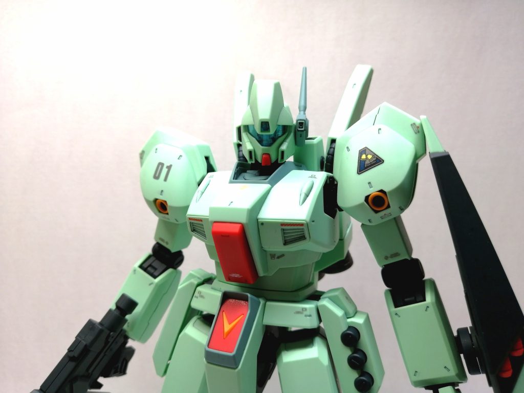 ジェガン、かっこいいですね。量産機ですが、主役機になれるくらいのかっこよさですね。