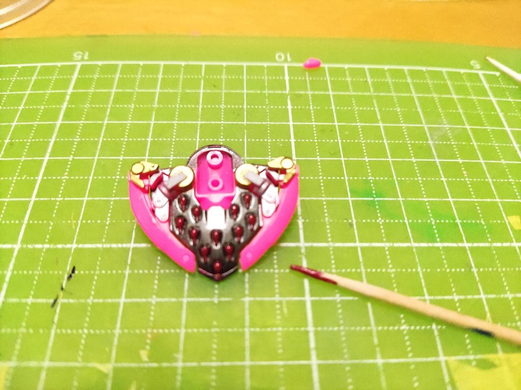 ウェポンラックのこまいところは楊枝でなんとか…