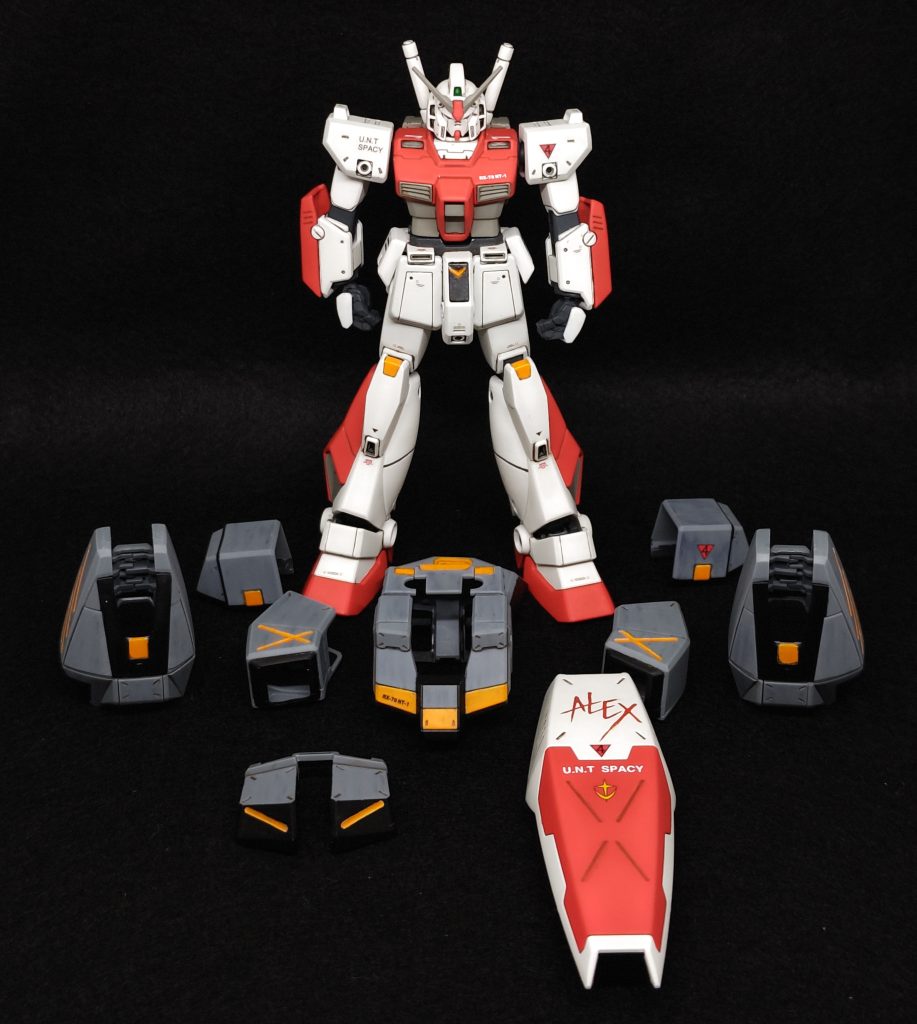 もう二度と付けることはないと思うので、記念撮影を。ところで私はこのNT-1が出てくる「ポケットの中の戦争」を観たことがありません。そもそもアニメはファーストしかちゃんと観たことが無く、リアルタイムで知っているのがギリギリ「ポケットの中の戦争」まで、それも当時の模型誌に載ってたのを知ってるだけなんです。劇中でどんな活躍をしたのか(orしてないのか)、何も知りません。なのでこの機体には思い入れも何も無く、正直好きでも嫌いでもありません。今回は敢えてそういう機体に取り組んでみた訳ですが、思い入れが無い故に、特に改修したいポイントも無く、私にしては比較的スムーズに完成したと思います。それが良いことなのかどうかは分かりませんが…。