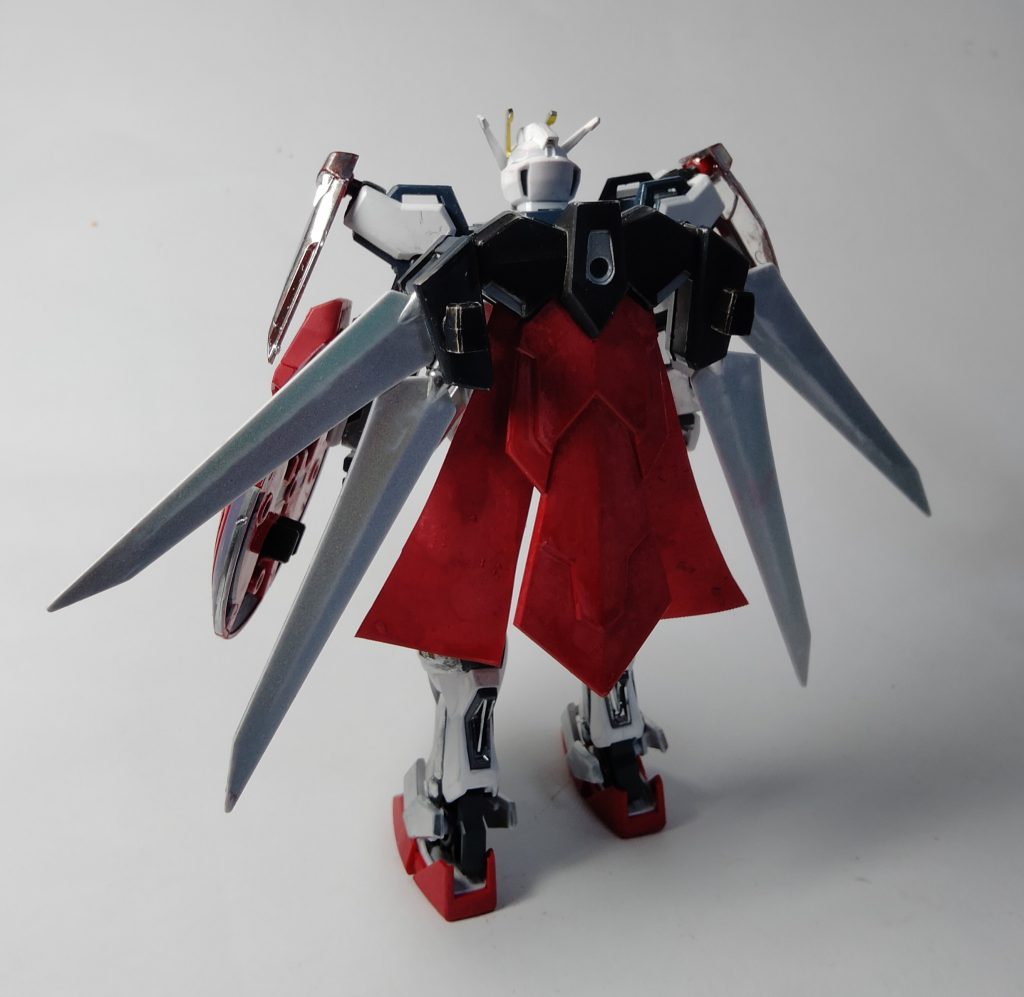 ご覧のように騎士をイメージしてます。マントにはジャスティスナイトの物と、不繊維テープを切り取って使用。 