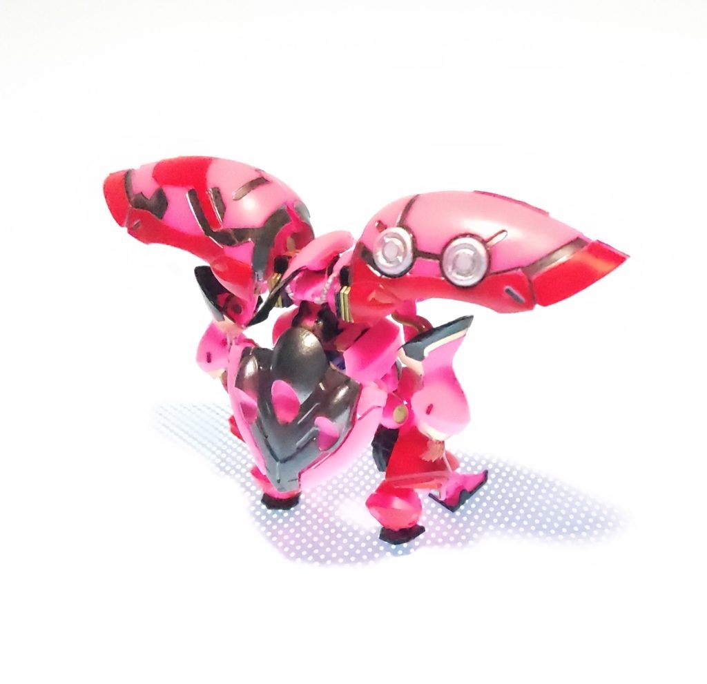 完成後落とした時プラモも折れましたが、私の心もちょっと折れました。一部接着剤で止めています。