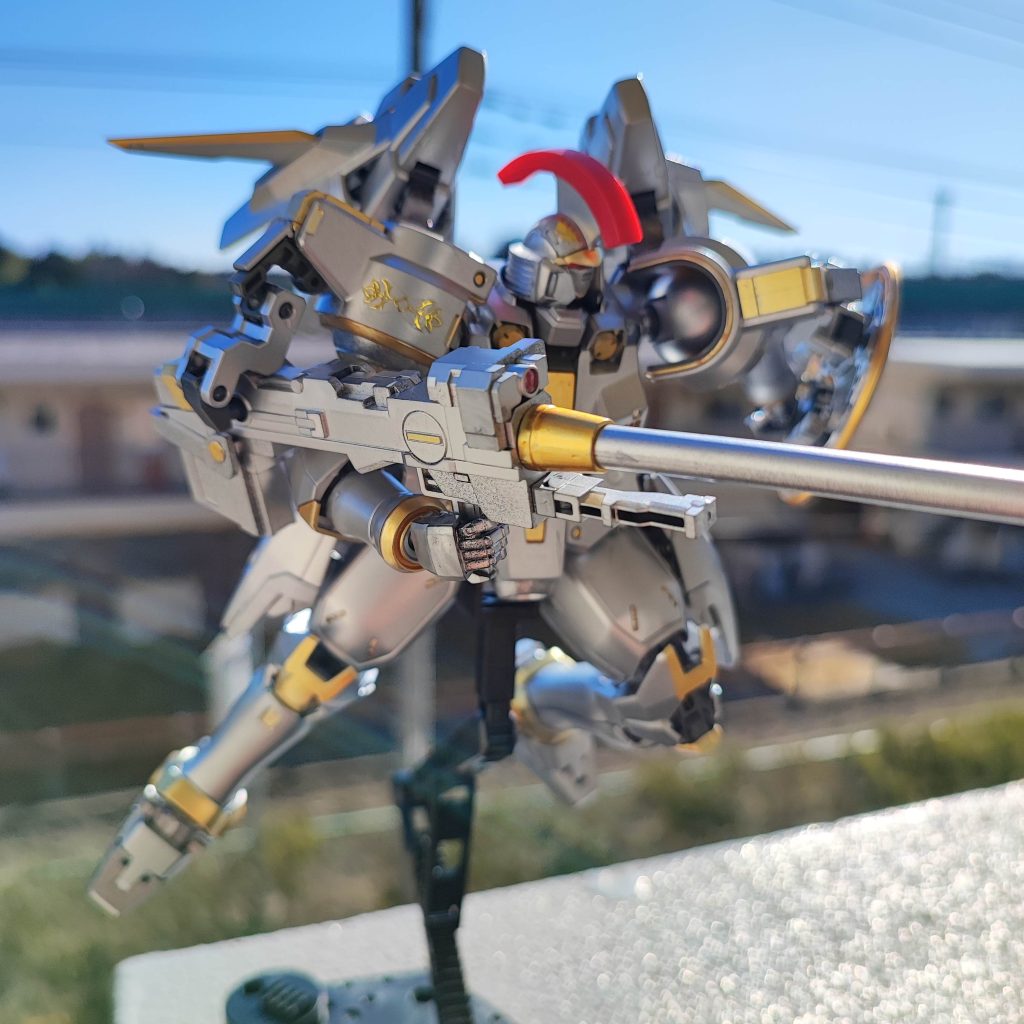 ただシルバーと差し色に金を塗っただけw