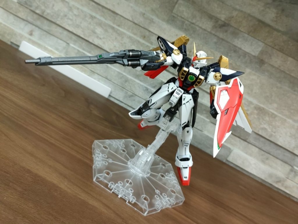 やはり青と黄色の色味が気に入らずスプレー塗装。青はダークマイカブルーで。黒くなりすぎました笑フレームや外装からチラ見えするグレー部分はガンメタで。