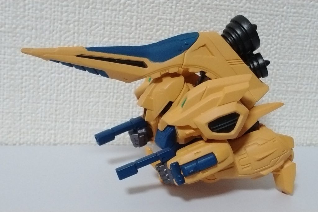 流石にMA変形までは再現するつもりは無かったのですが、飛行シーン風。