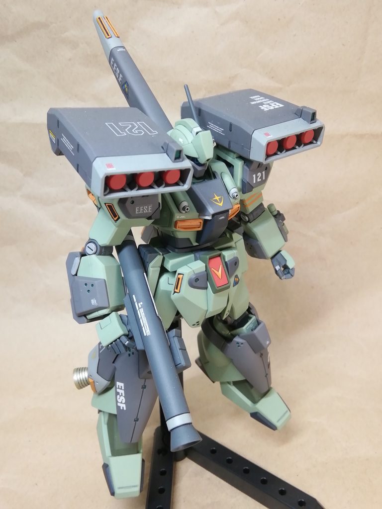 元機体はほぼ単色ですが増加装甲で情報量が増え格段に見映えが良くなりました