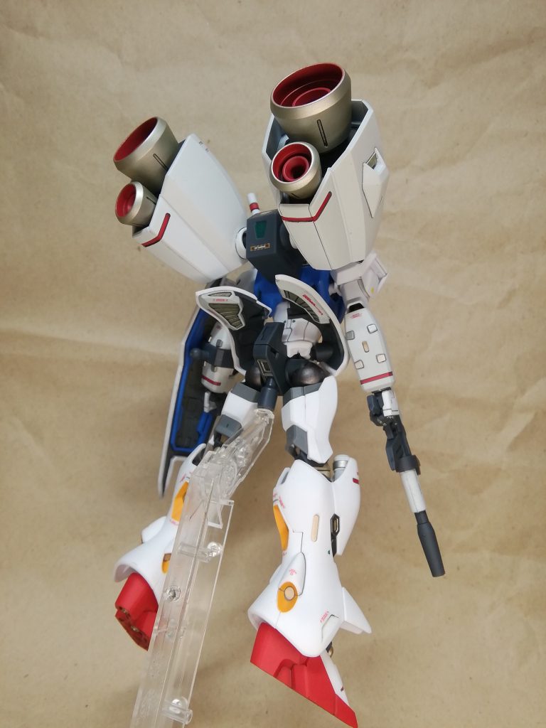 腰部アーマーは限界まで開いても、見上げてようやく確認できる程度なのでもう少し自由度が欲しかった