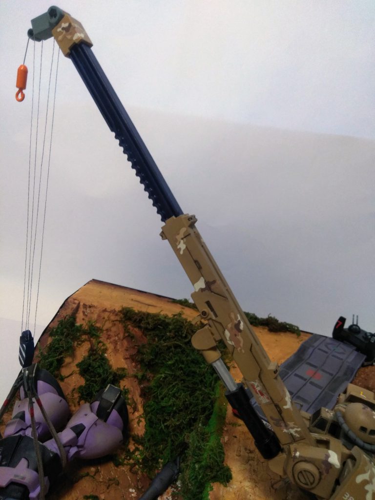 クレーンのブームはアクションベースの支柱から。