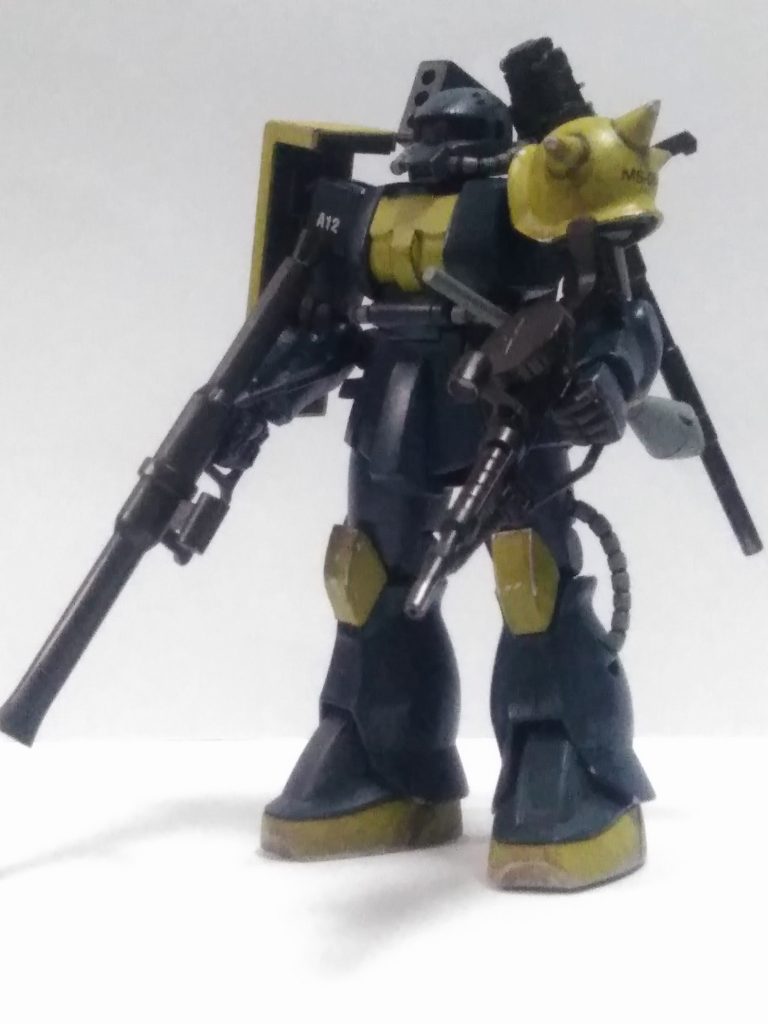 地上でも、フル武装状態にて初撃で全弾撃ち尽くす漢。