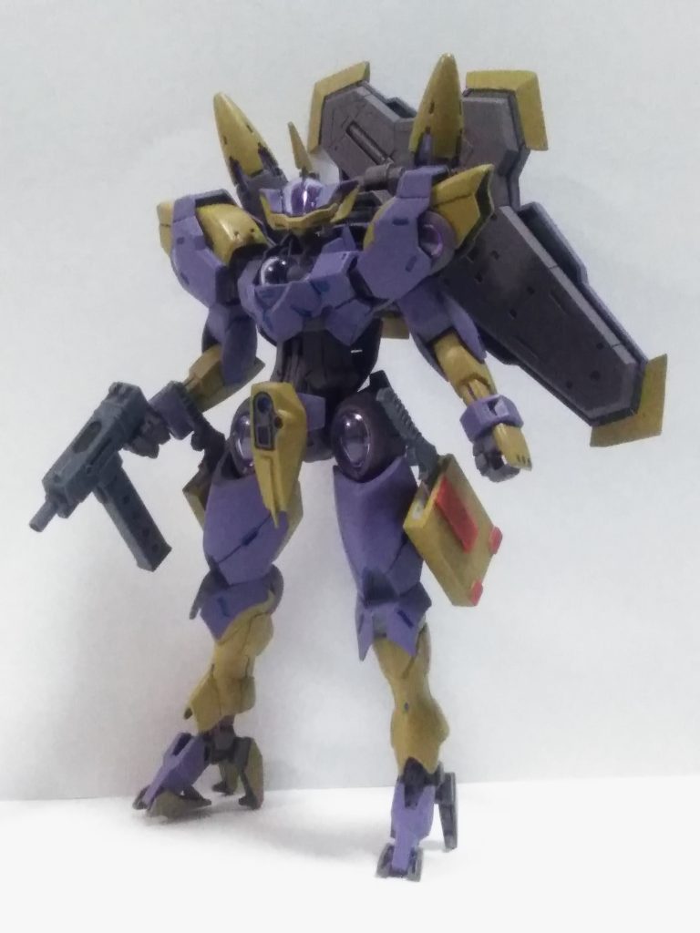 サブマシンガン&ククリナイフ