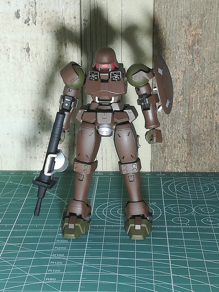 正面武装は胸部バルカン二門と、リーオーとゲイレールのミキシング銃ビームサーベルは気分で着けます