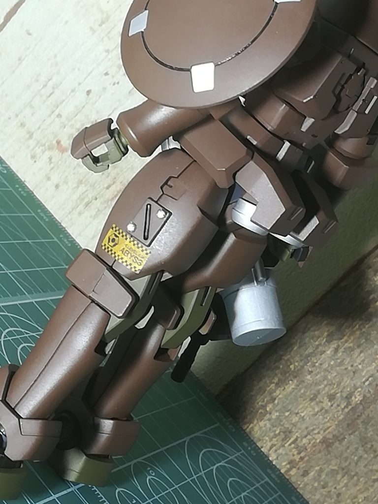 左太股は武装のラックを着けていたが、しっくりこなかったのでオミット