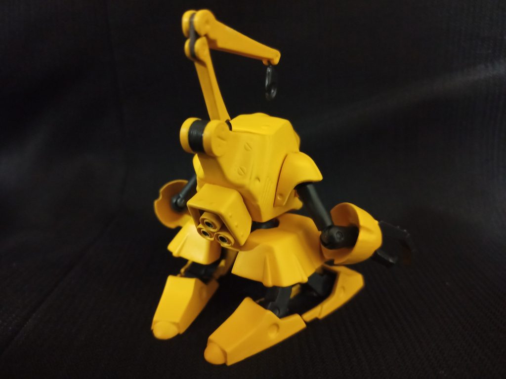 他の二体に比べそこそこ大きくパーツ数も多いのですが、このMSもキットの仕様としては各部接着の固定モデルでした