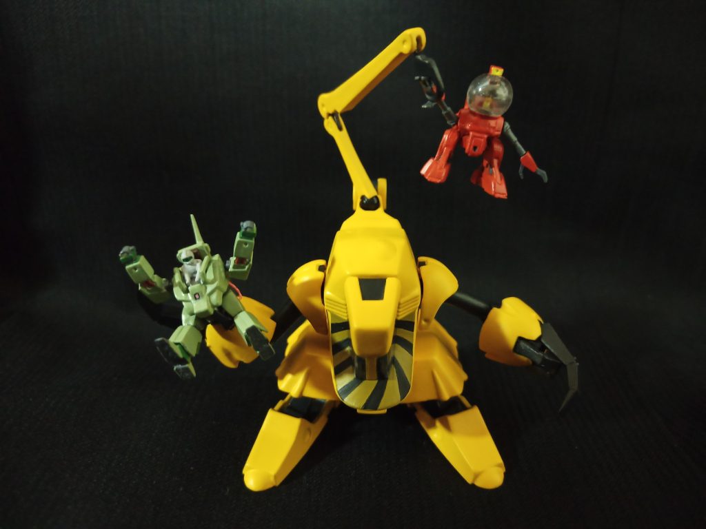 セットの三体で仲良く記念撮影