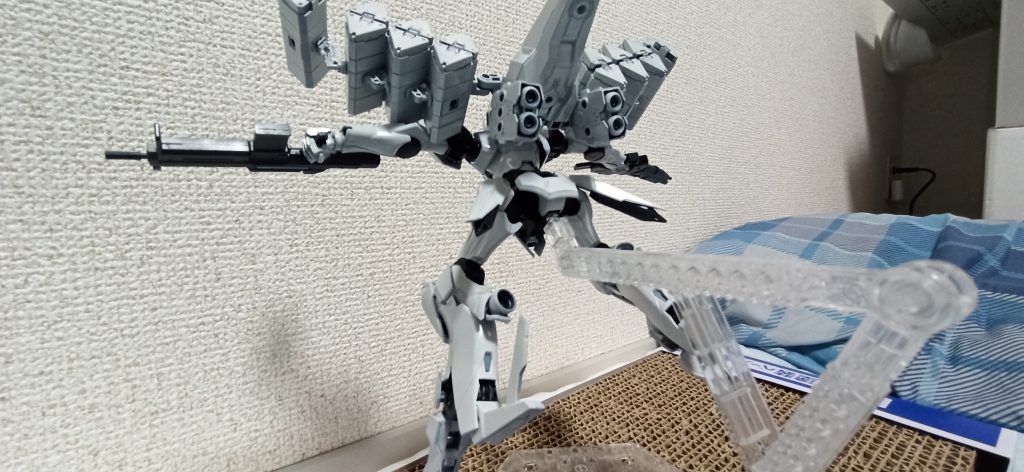 OPの要塞に降りて乱射するところ（伝われ）武器はケンブ斬のライフル、それとザウォートのライフルをミキシングしたものです。