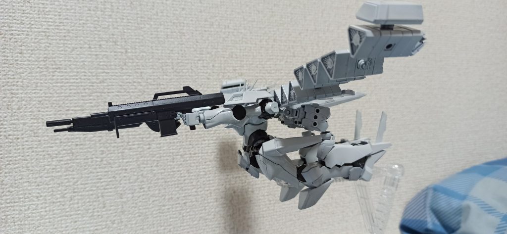 高速巡航モードへ変形（VOBを作る気力は無かった）バックパックはコトブキヤのマルチミサイルランチャーと30msのブースターをミキシングしてます。