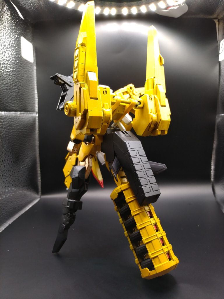 急遽仕上げた雑な設定とうしろすーがた。黄色が意外と良い発色をしたのでよき。