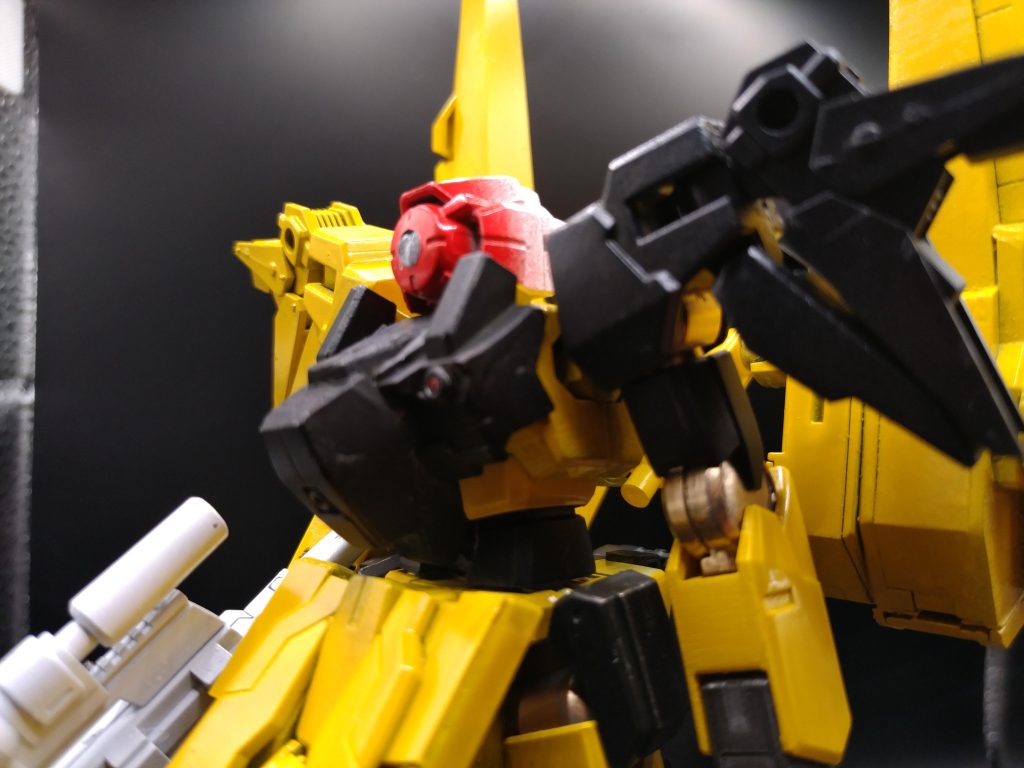 パイロットはアズールやノアなどとも仲が良く気さくな青年だが、出撃の際に必ず『世に平穏のあらんことを』と呟くとのこと。そんな世界を作るために、今日も今日とて戦場を翔ぶ-ーーー