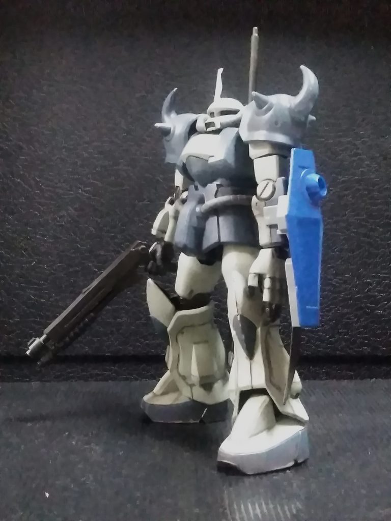 数度にわたる戦闘後、ザクⅡ J型からグフに機種転換いたしました。相も変わらず射撃が下手なので、散弾砲へ武装変更です。